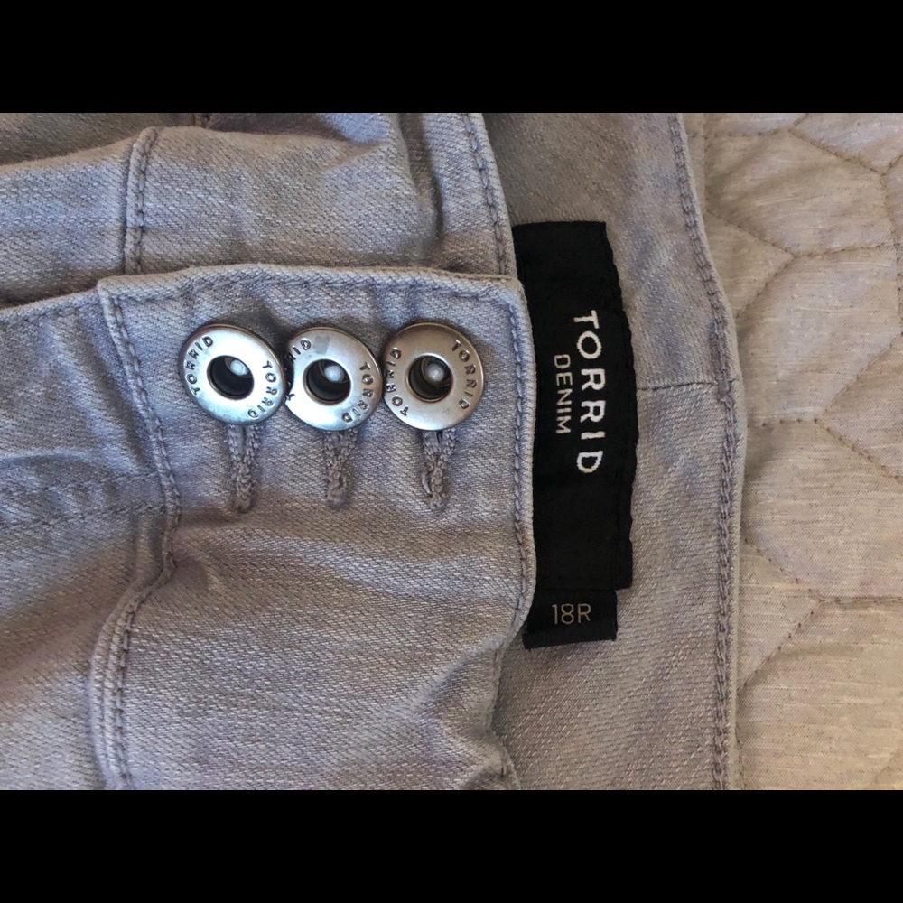 Torrid Jeggings in light gray wash